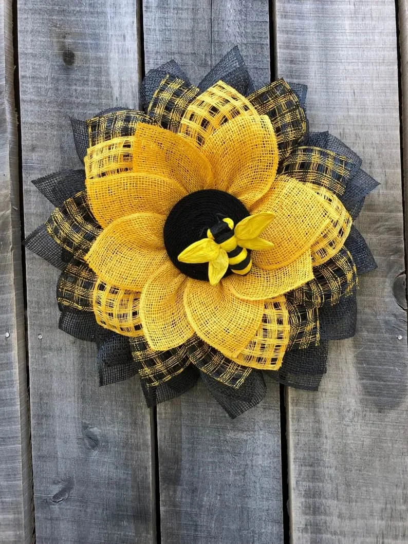 6. Guirnalda con abeja