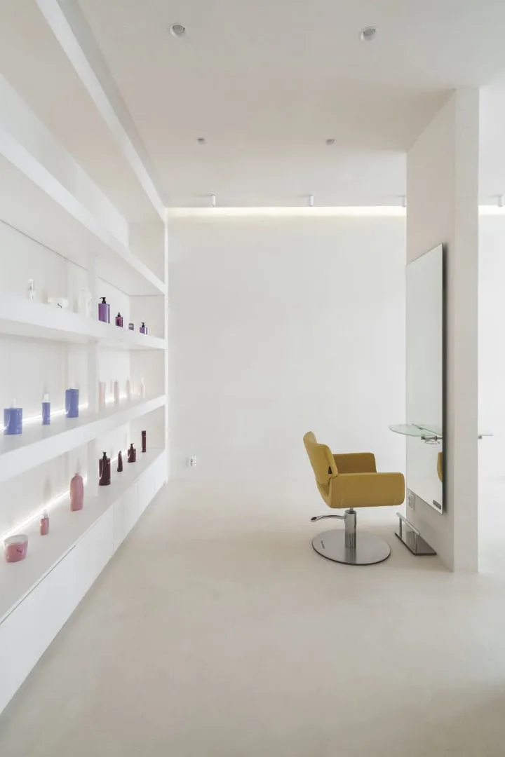 普罗夫迪夫，保加利亚的CR理发店与Simple Architecture学院