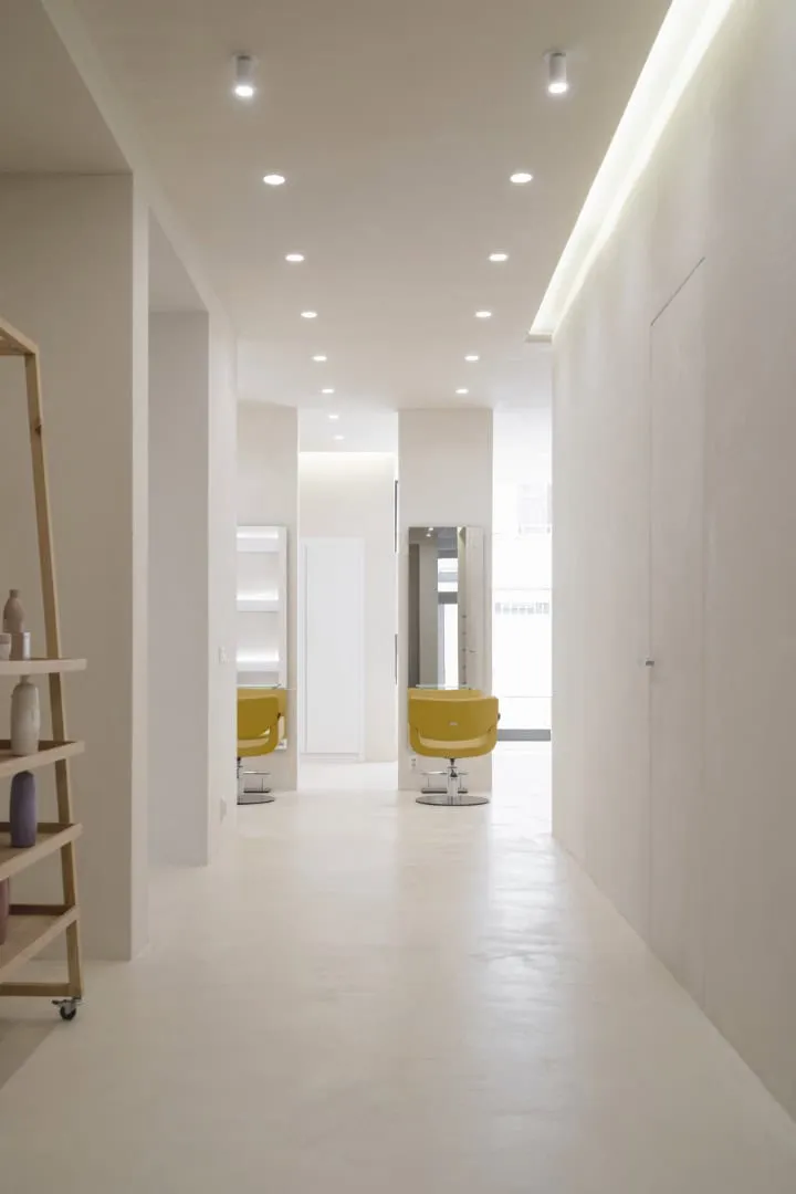 普罗夫迪夫，保加利亚的CR理发店与Simple Architecture学院