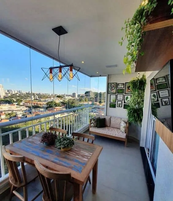 Як зібрати маленький гастрономічний балкон?