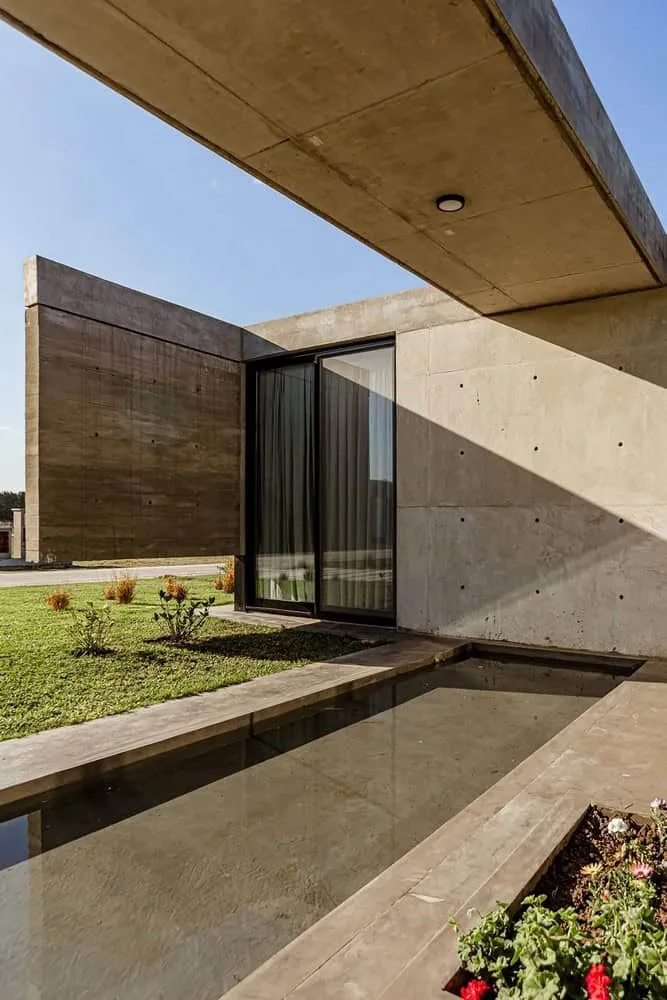 TIM Arquitectos设计的孟买之家：几何优雅的钢筋混凝土住宅