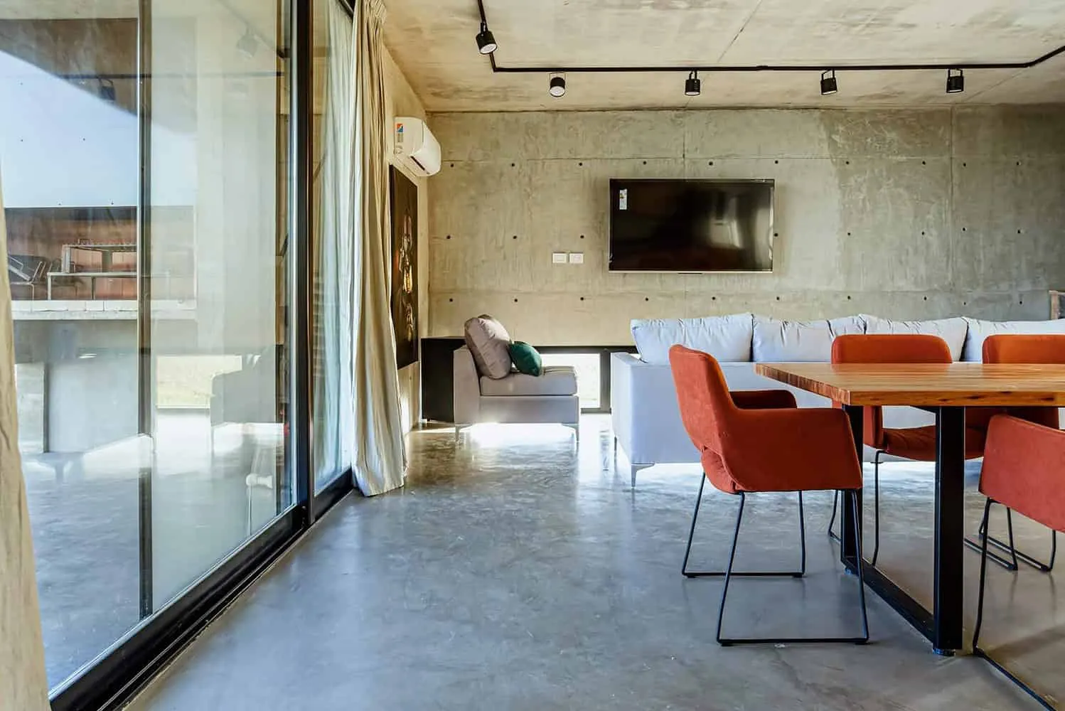 TIM Arquitectos设计的孟买之家：几何优雅的钢筋混凝土住宅