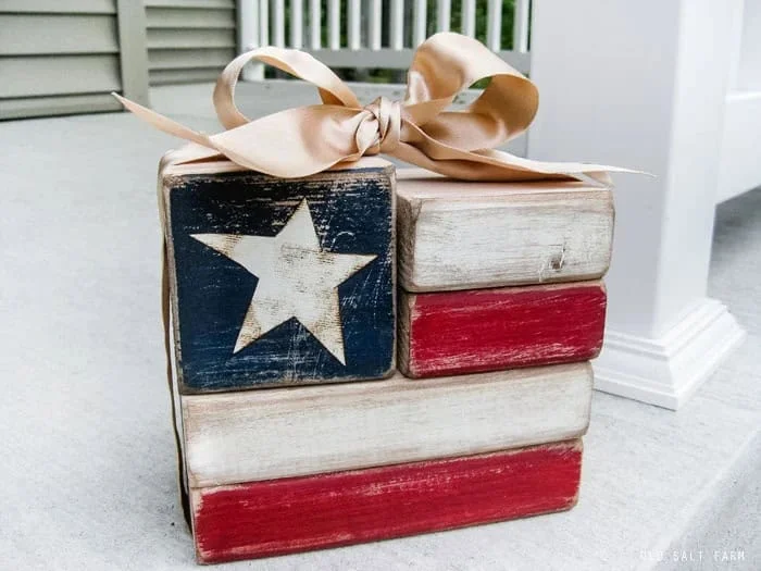 14. BLOQUES DE BANDERA DE MADERA DE DOS CUADROS