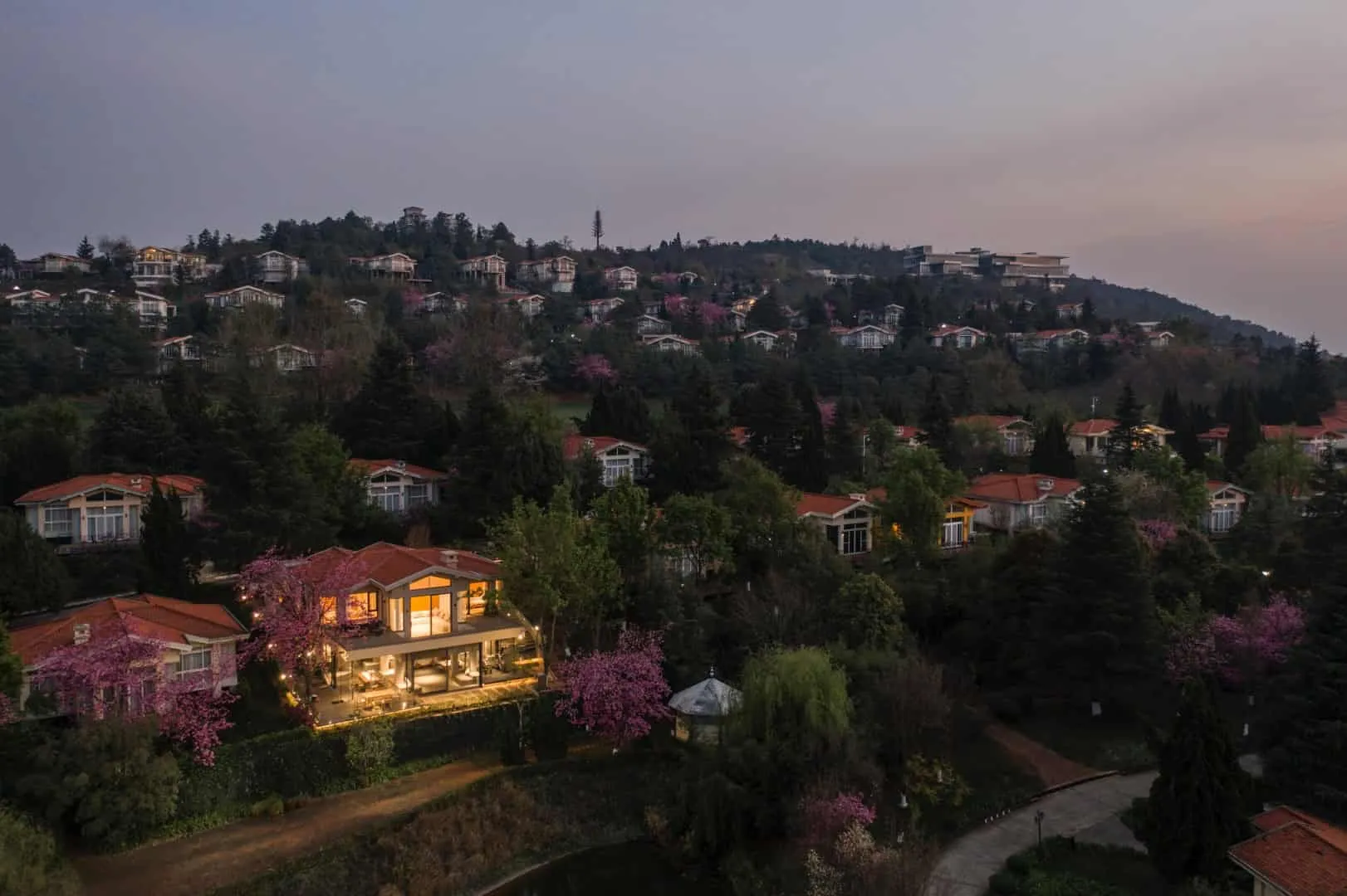 扎根大地的住宅,KiKi ARCHi 在中国昆明 扎根大地的住宅,KiKi ARCHi 在中国昆明