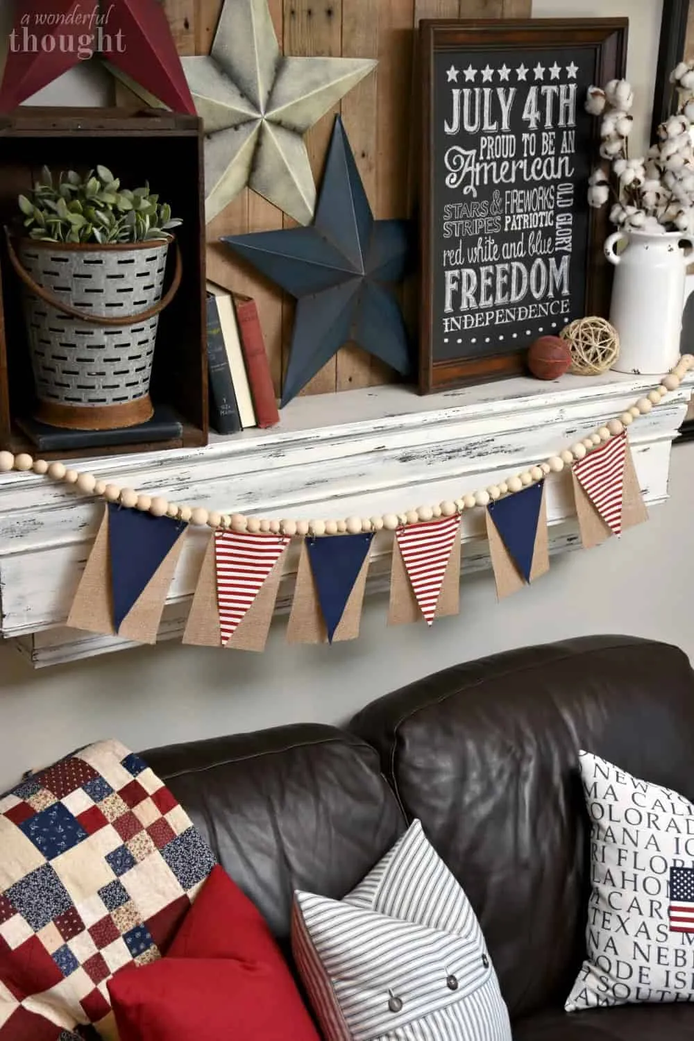 14. GUIRLANDE PATRIOTIQUE DIY POUR LE 4 JUILLET