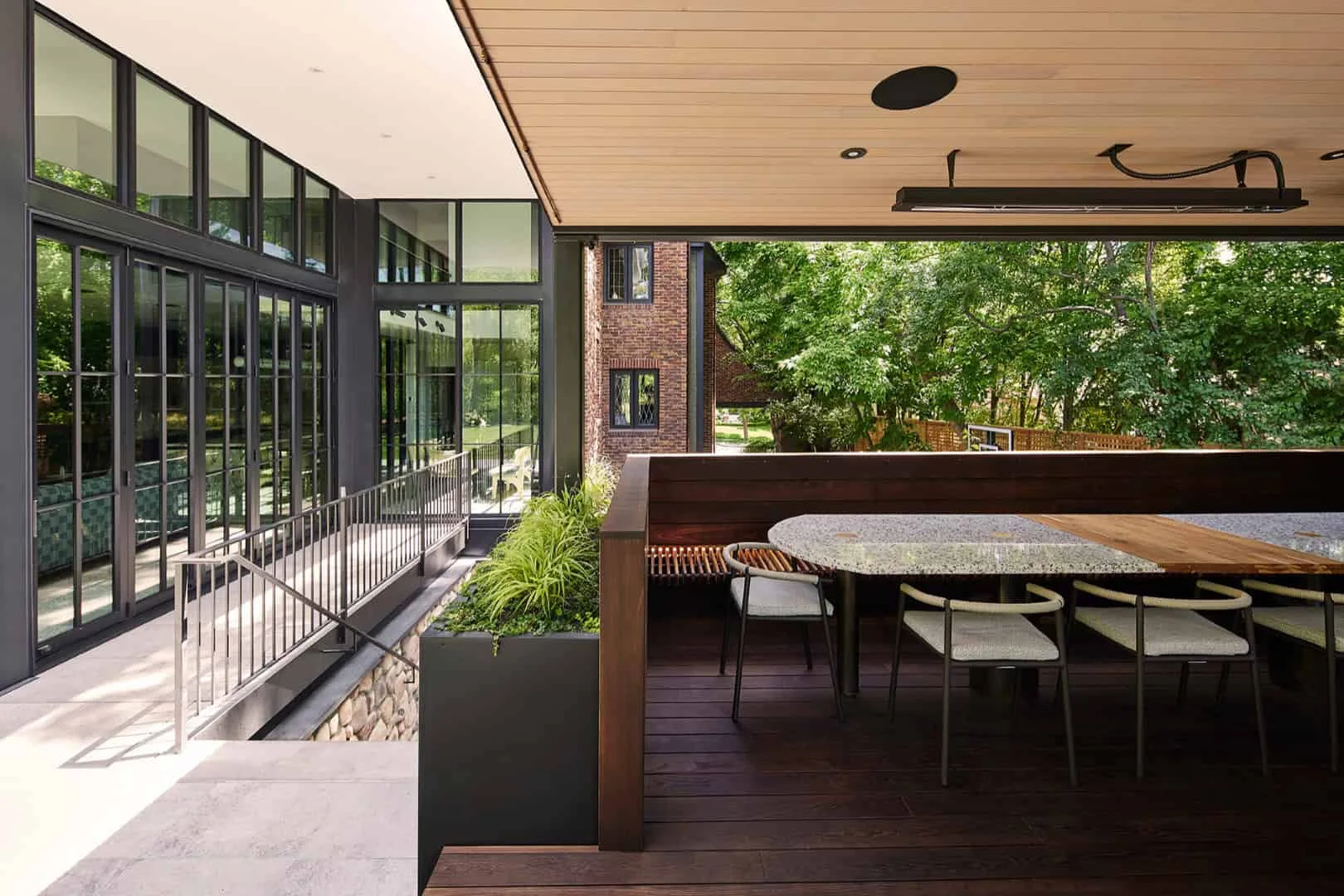 5. Das Red Bat House