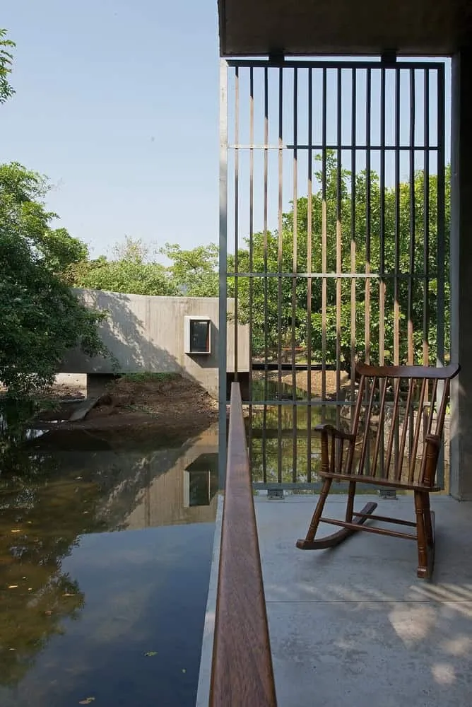 阿利巴格溪边住宅由Architecture BRIO设计，印度