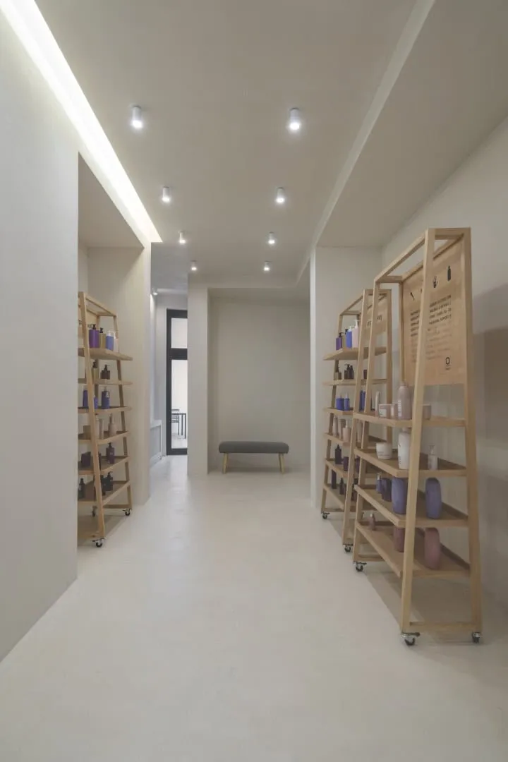 普罗夫迪夫，保加利亚的CR理发店与Simple Architecture学院