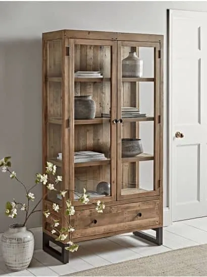 Types of Wooden Dressers and Inspiring Ideas for Their Arrangement