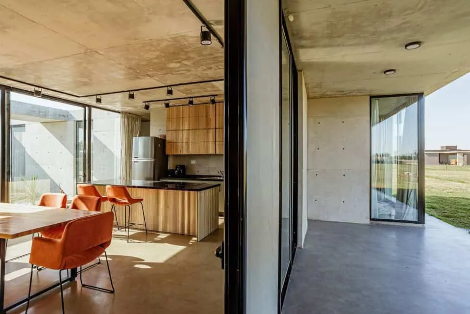 TIM Arquitectos设计的孟买之家：几何优雅的钢筋混凝土住宅