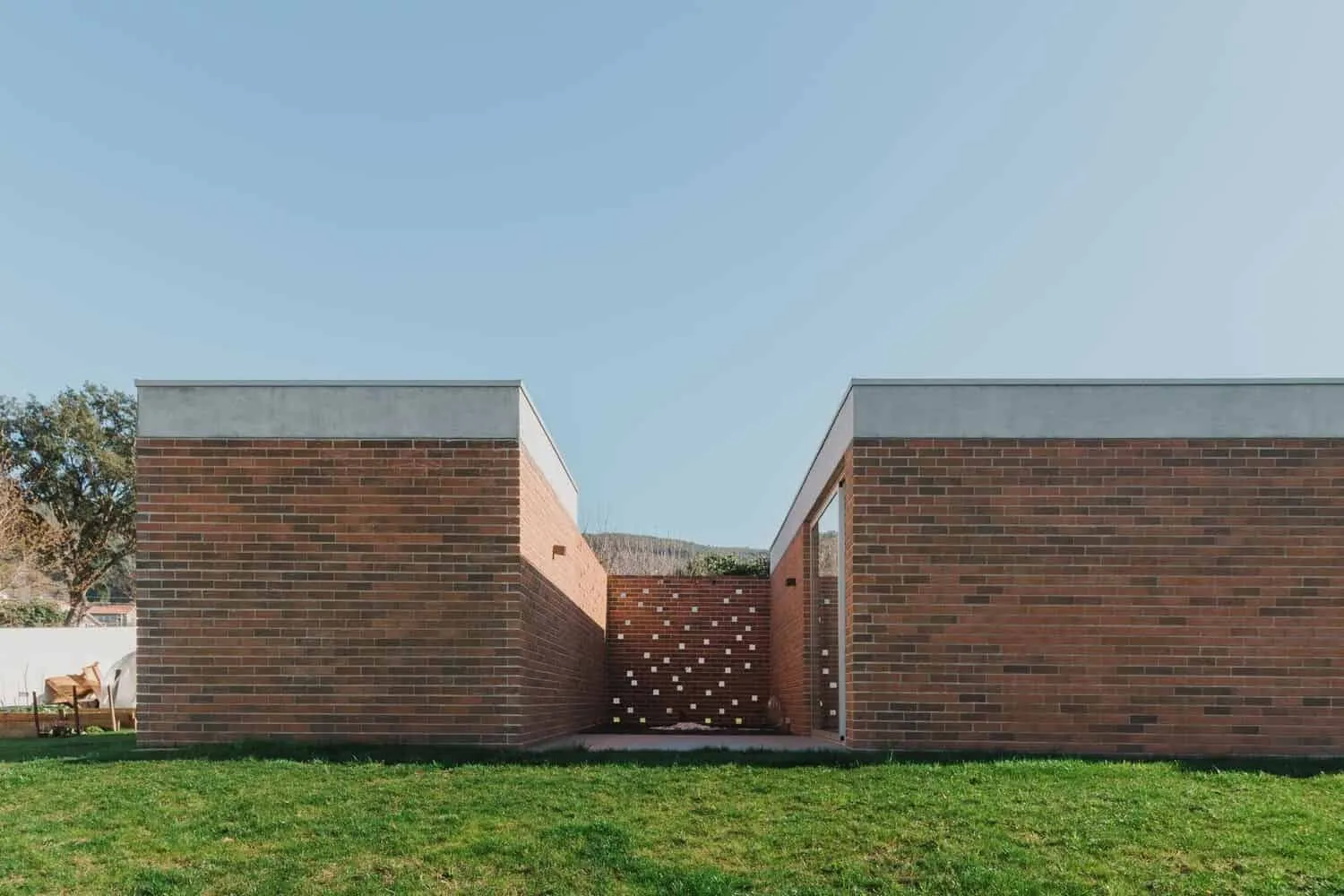 葡萄牙特雷戈萨的霍尔特住宅由MATÉRIAS建筑与室内设计