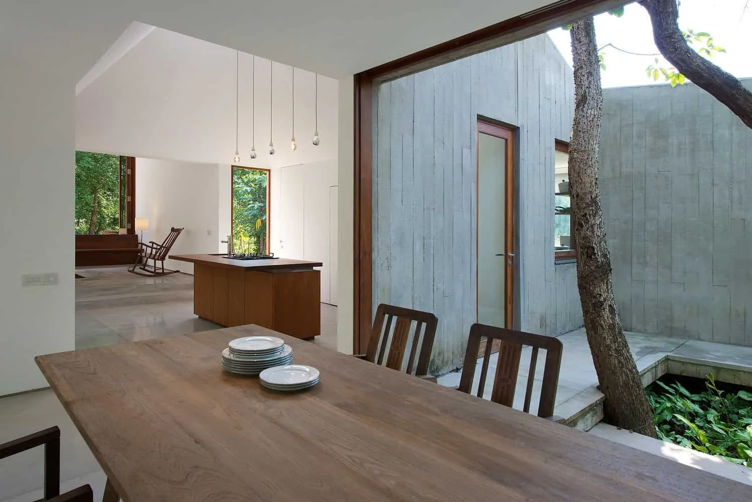 阿利巴格溪边住宅由Architecture BRIO设计，印度