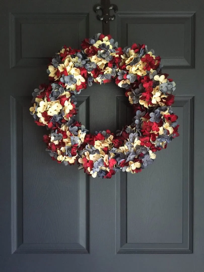 7. Червоний-білий вінтажний синій венок