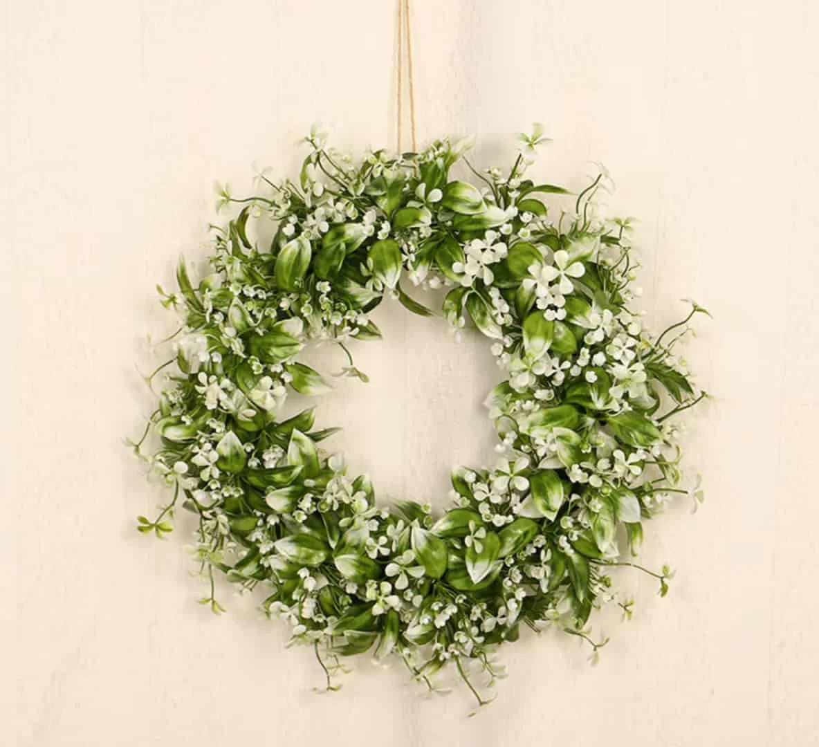 5. Ручний венок з білих листя і гіпсофіли