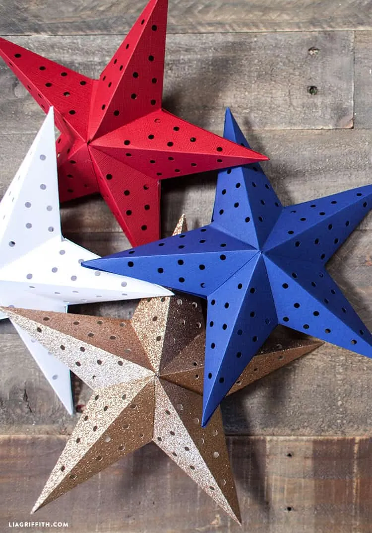 12. GUIRLANDE À ÉTOILES EN PAPIER AVEC LUMIÈRE