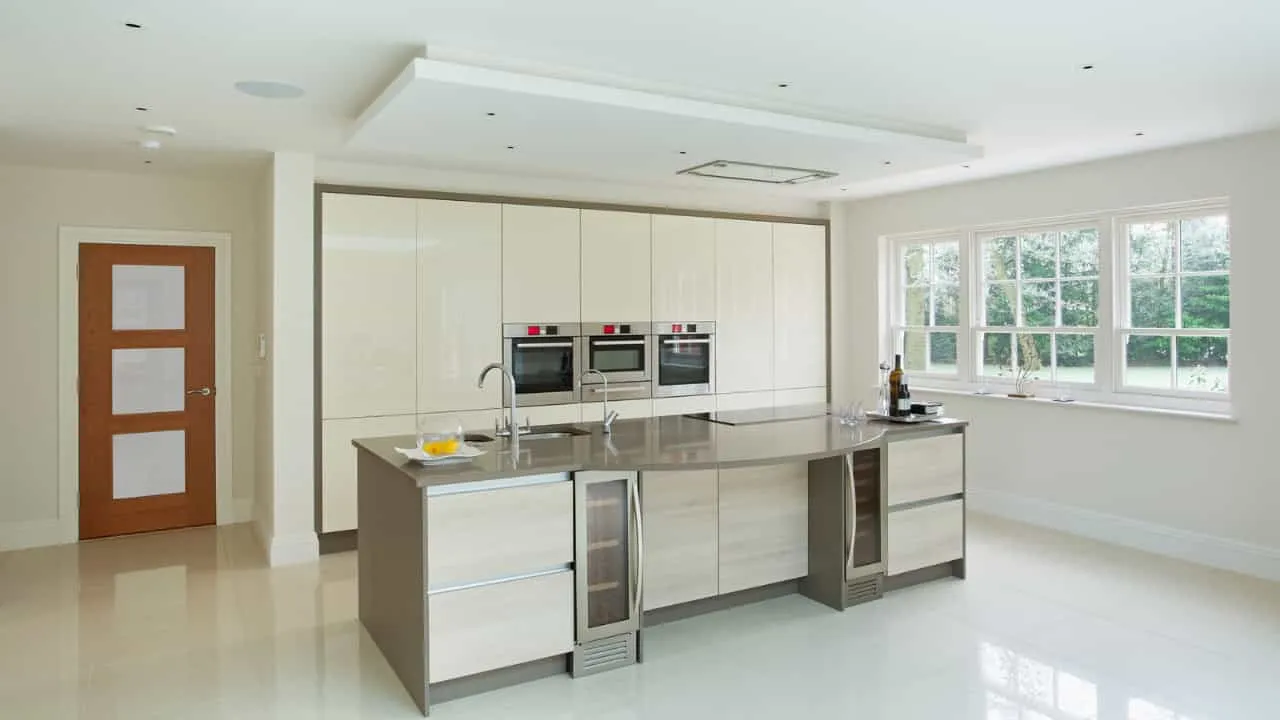 带酒柜的厨房岛台:完美的家居补充 带酒柜的厨房岛台:完美的家居补充