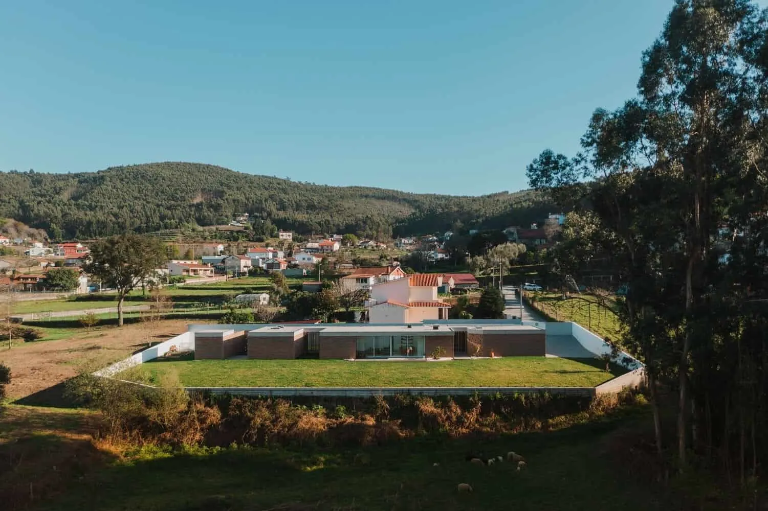 葡萄牙特雷戈萨的霍尔特住宅由MATÉRIAS建筑与室内设计