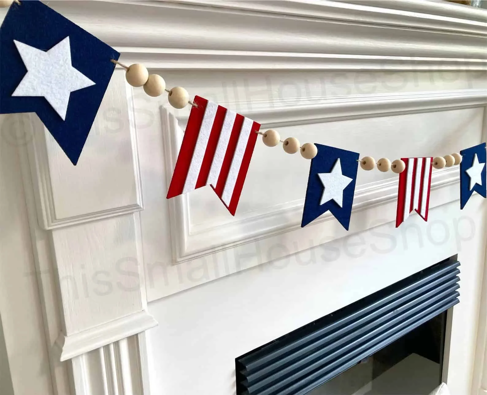 5. Guirnaldas de lana y cuentas de madera del 4 de julio