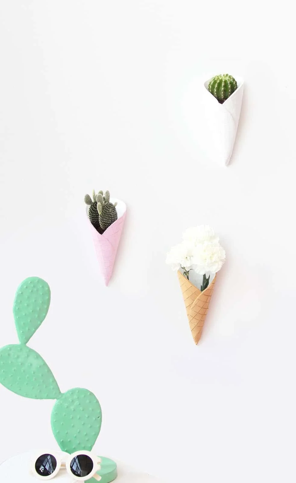6. Maceteros en la pared en forma de helado DIY