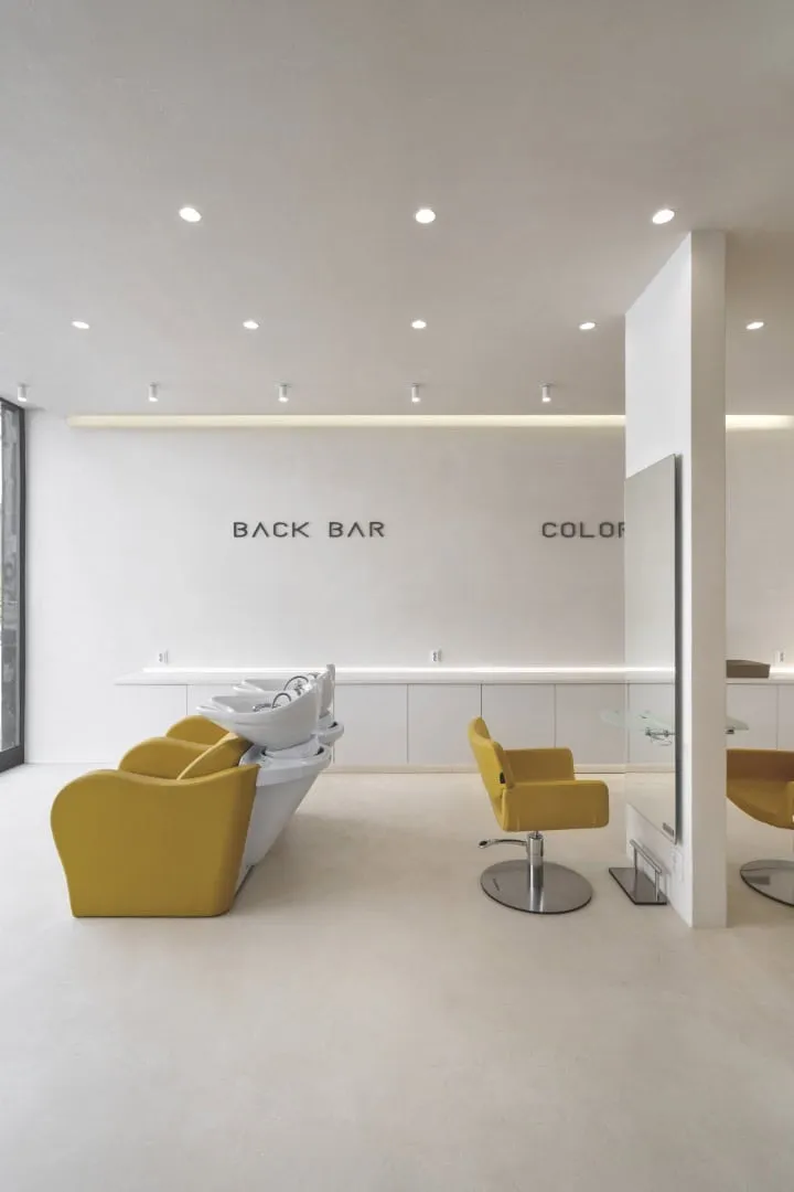 普罗夫迪夫，保加利亚的CR理发店与Simple Architecture学院