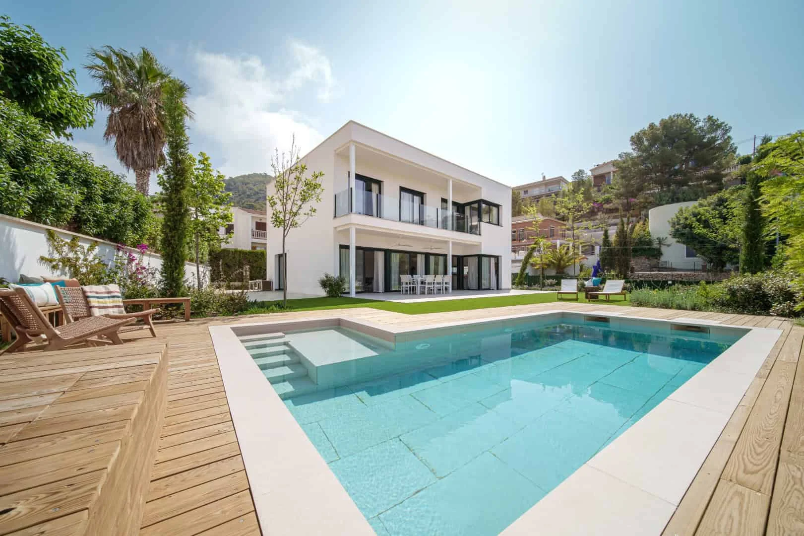 4. Contemporary Swimming Pool