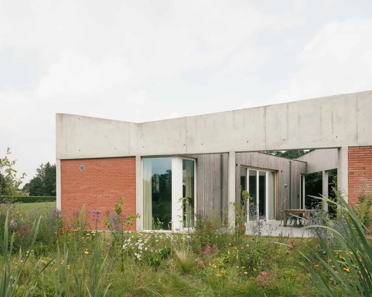 BLAF Architecten设计的hkZ住宅：泽尔勒的混凝土网格可持续住房