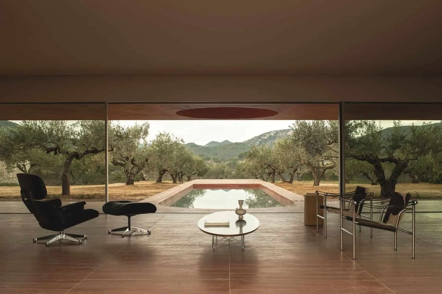 Olivos House by Balzar Arquitectos: Mediterranean Courtyard Resort in Cese