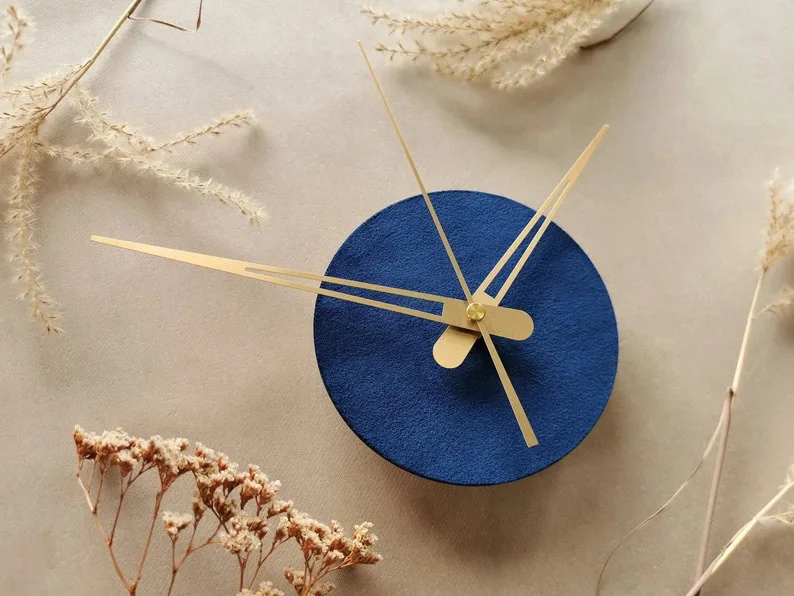 8. Relojes de pared azules pequeños