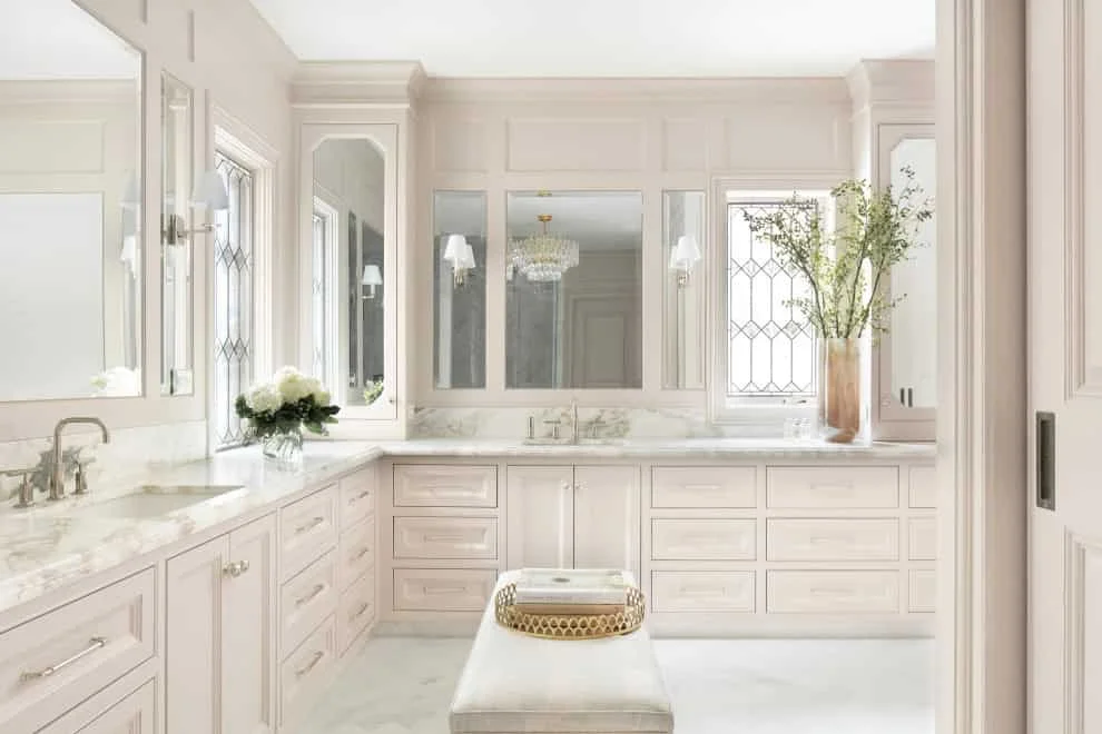 10. Baño clásico Mission Hills