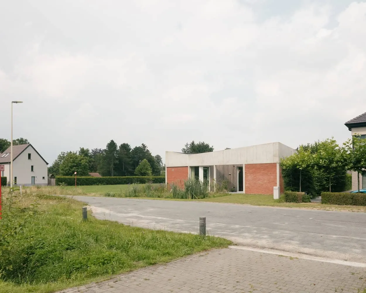 BLAF Architecten设计的hkZ住宅：泽尔勒的混凝土网格可持续住房