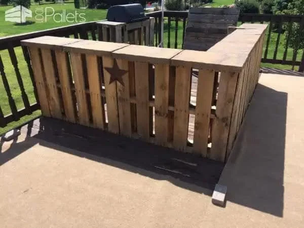 14. Bar exterior de tablas