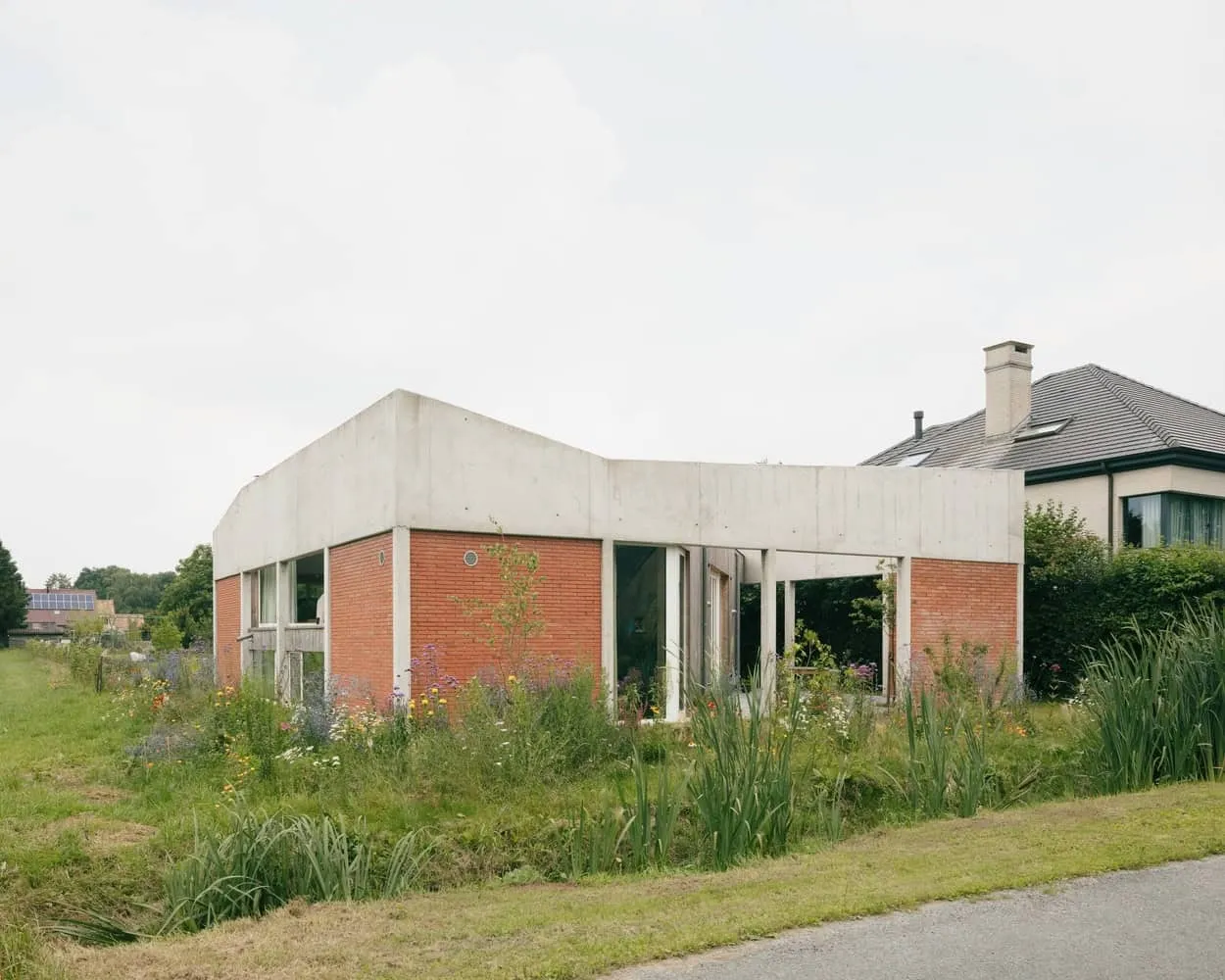 BLAF Architecten设计的hkZ住宅：泽尔勒的混凝土网格可持续住房