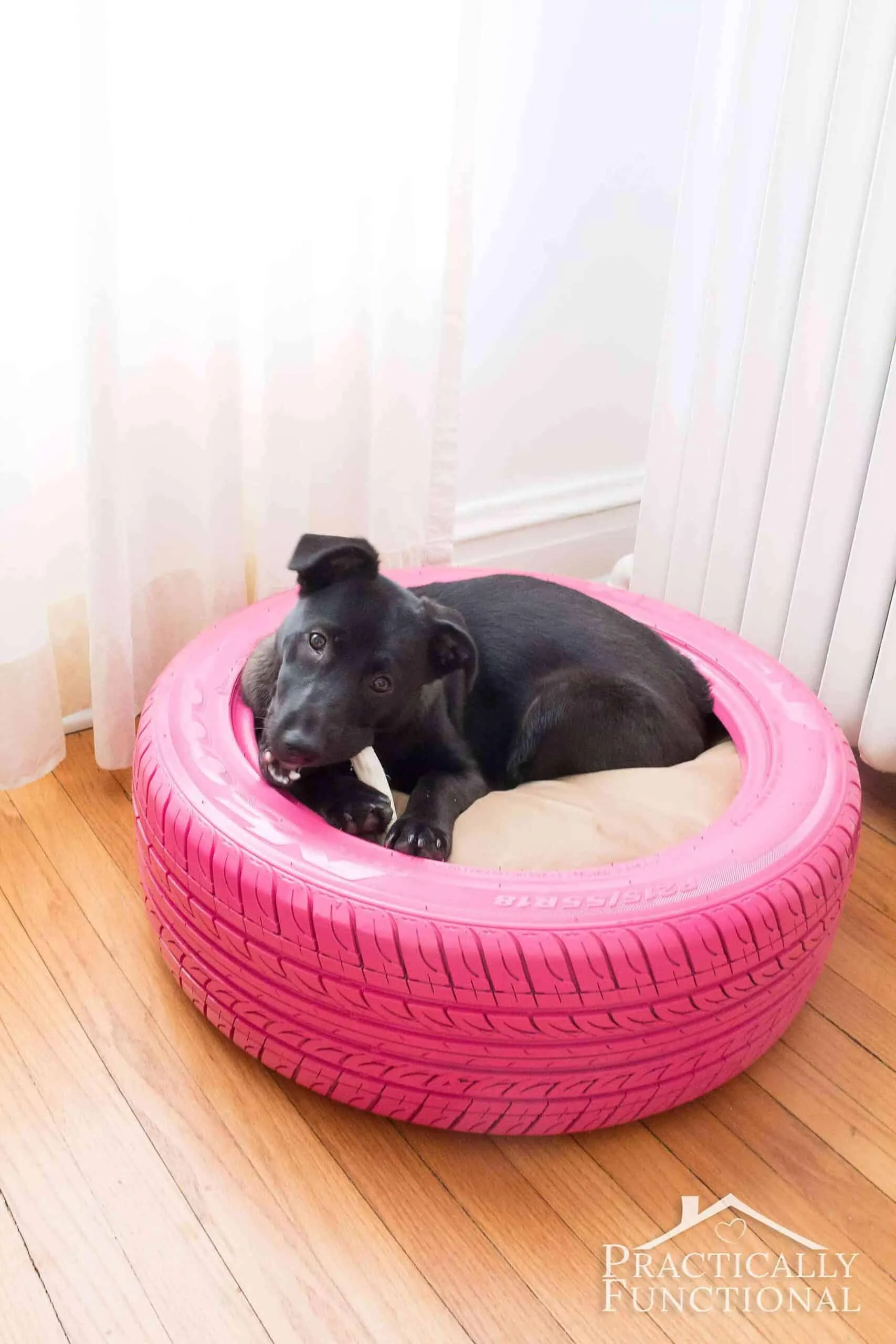2. Cama DIY para perro de caucho reciclado