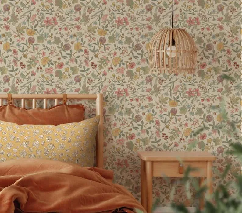 4. Papel Pintado de Flores Dispersas en Estilo Cabaña