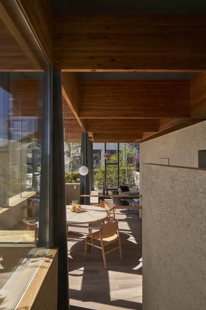 UID Architects设计的KNIT House：融入景观的现代日式住宅