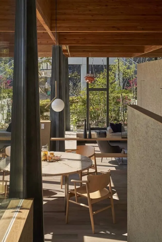 UID Architects设计的KNIT House：融入景观的现代日式住宅