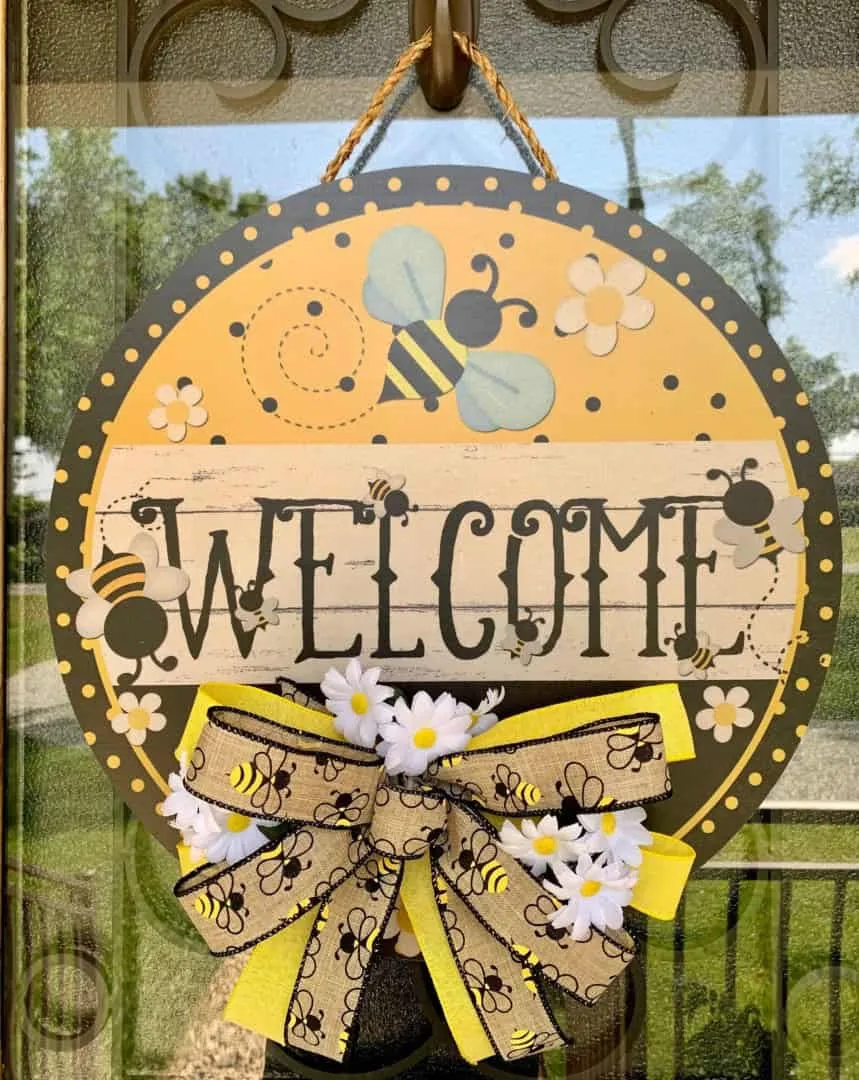 4. 入口门悬挂蜜蜂花瓶