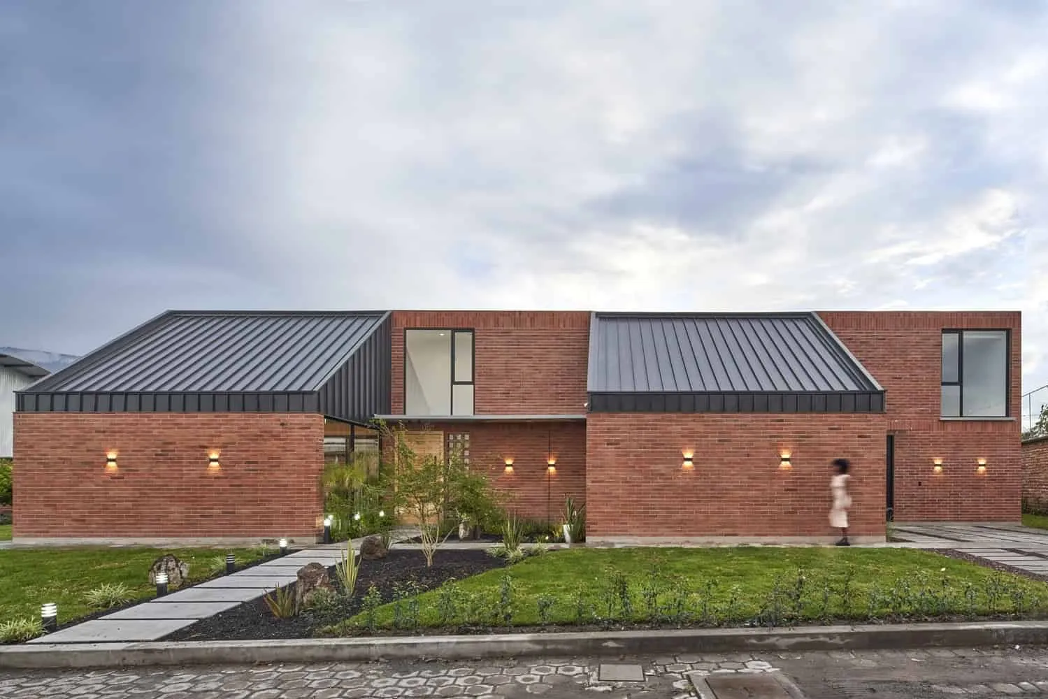 TEC Taller EC设计的花园之间的住宅,厄瓜多尔库姆拜 TEC Taller EC设计的花园之间的住宅,厄瓜多尔库姆拜