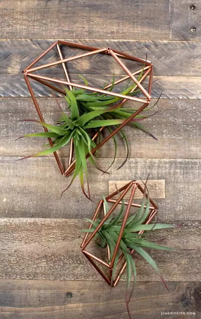 3. Maceteros colgantes de cobre