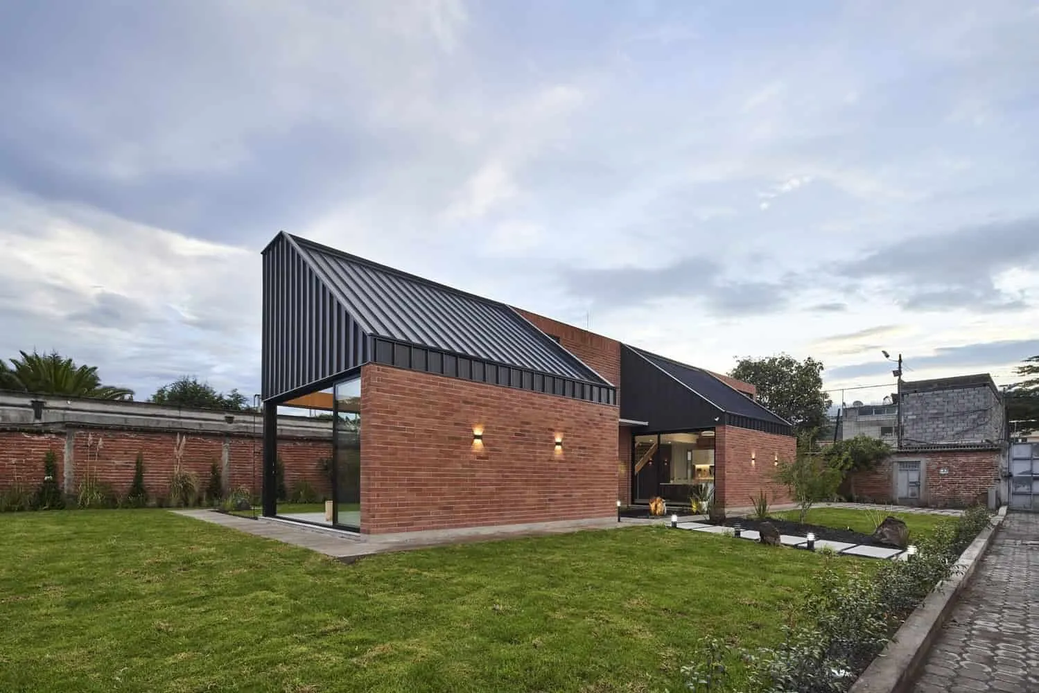 TEC Taller EC设计的花园之间的住宅,厄瓜多尔库姆拜 TEC Taller EC设计的花园之间的住宅,厄瓜多尔库姆拜