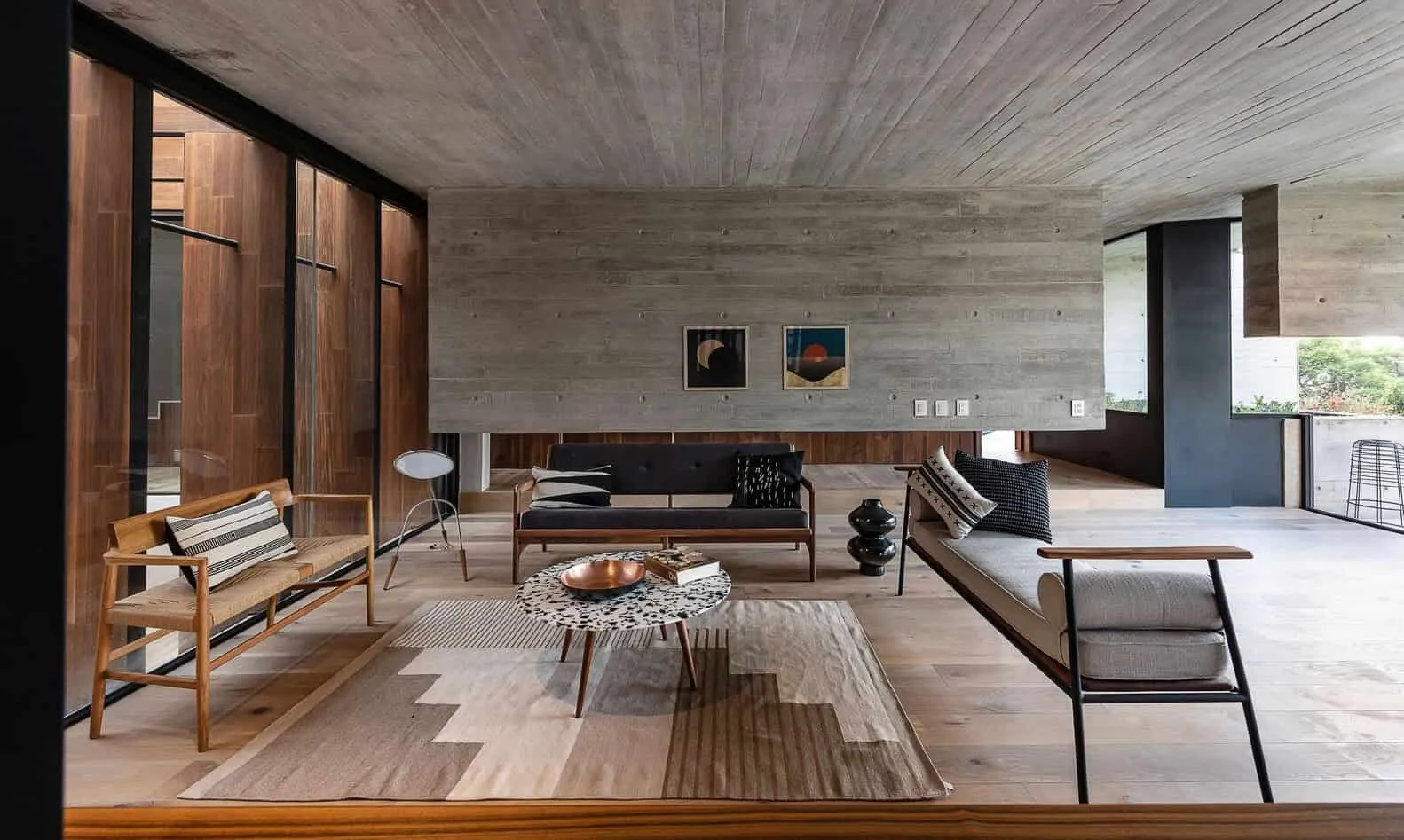 墨西哥里卡多·伊萨拉斯·加梅斯建筑事务所设计的带走廊的房子