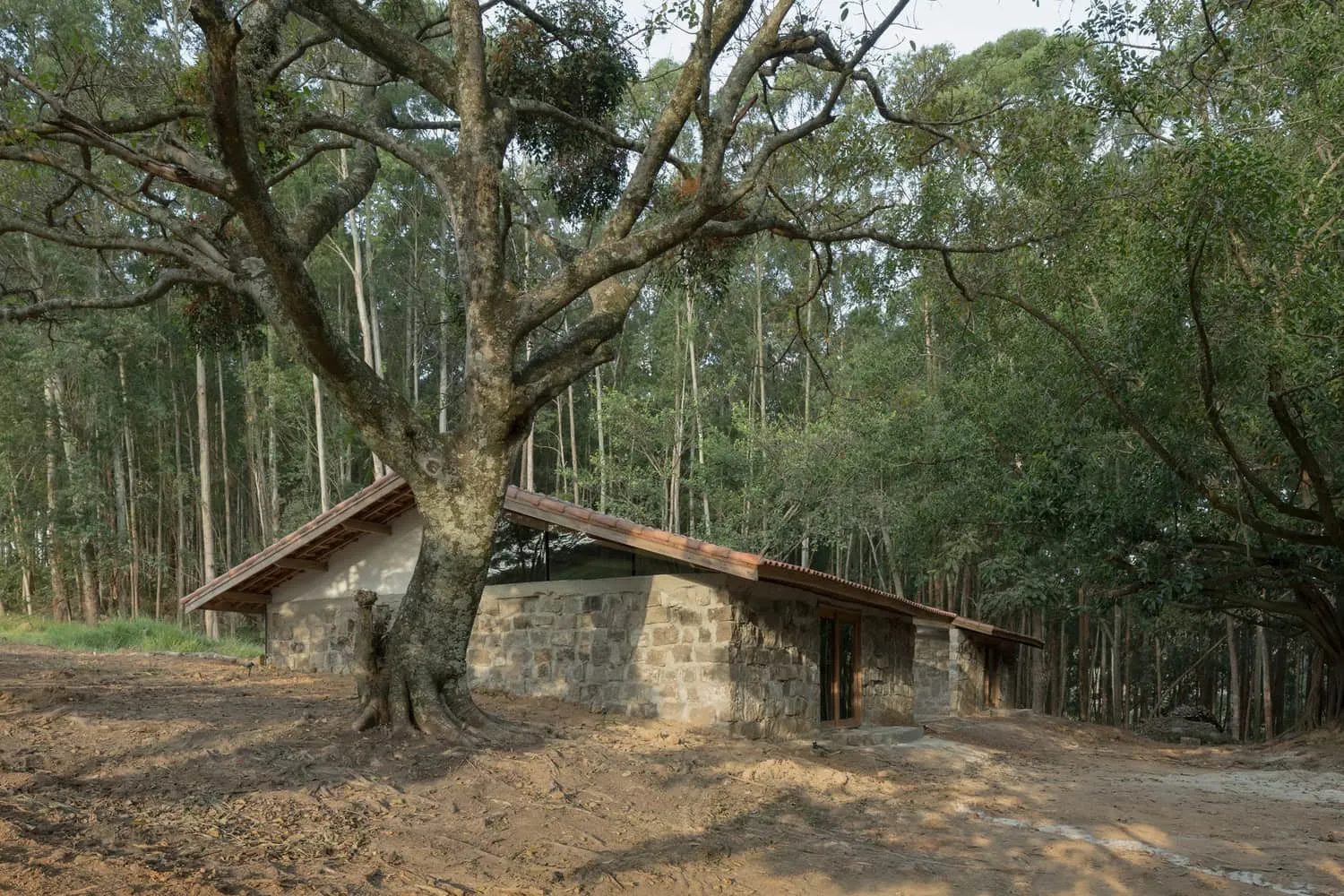 巴西伊图佩瓦的废墟住宅 messina | rivas