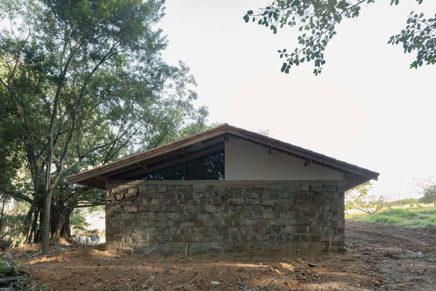 巴西伊图佩瓦的废墟住宅 messina | rivas