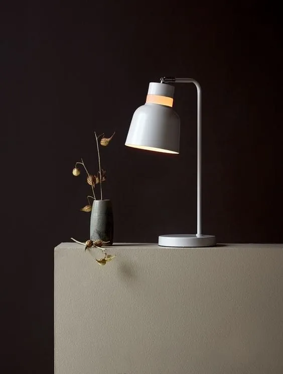 用北欧风格的灯具照亮您的生活，营造宁静舒适的氛围