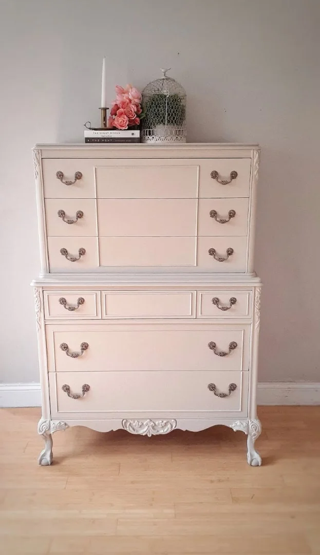 3. Cómoda antigua para dormitorio