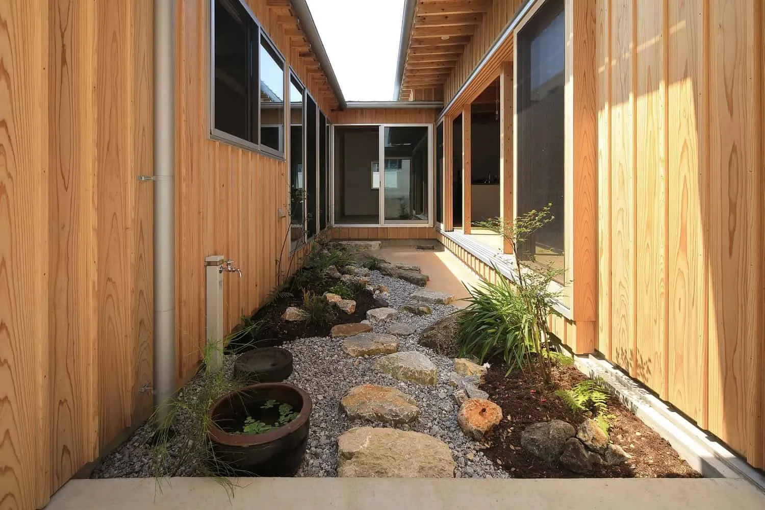 日本冲绳县伊是名村Takeshi Ishiodori Architects设计的住宅