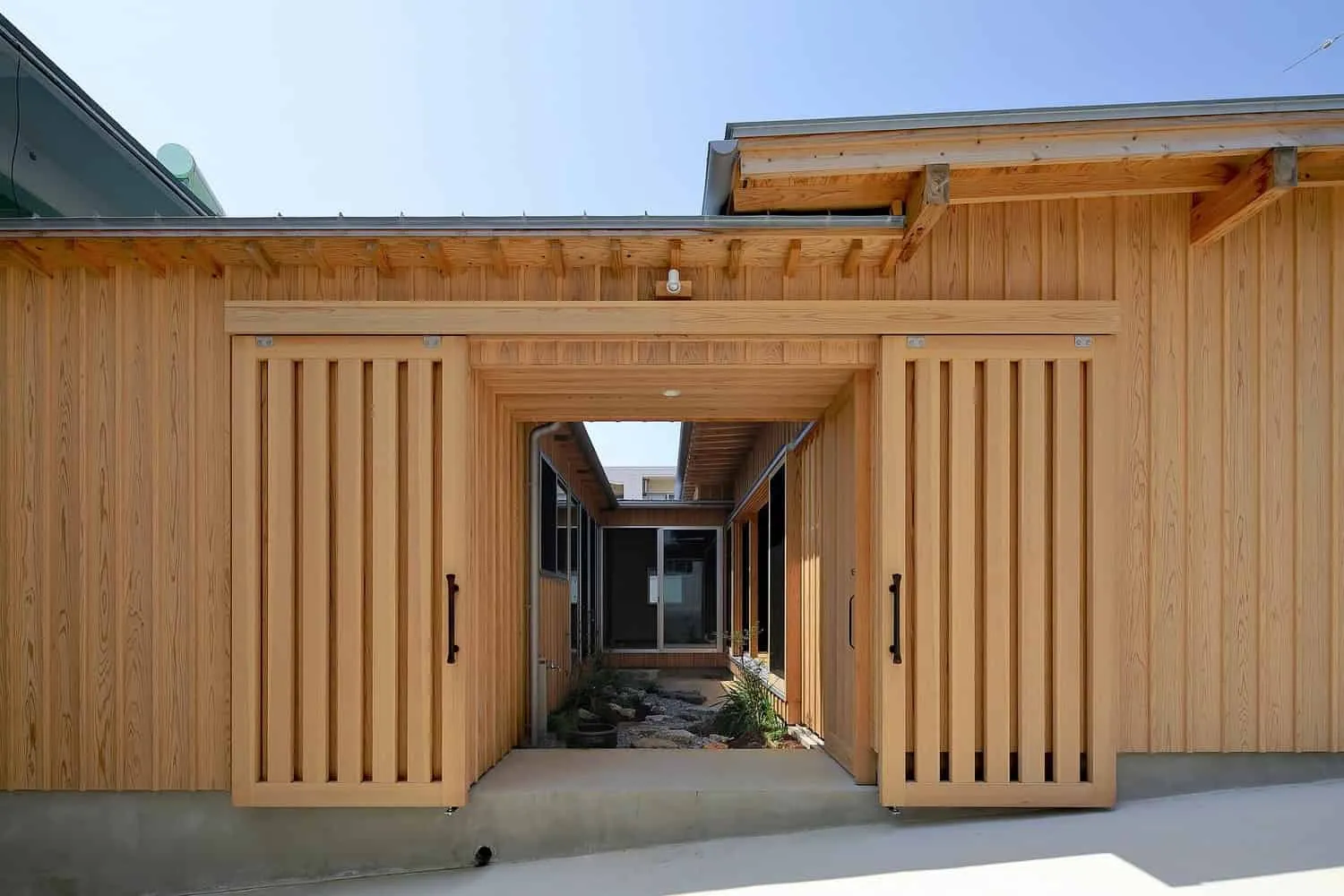 日本冲绳县伊是名村Takeshi Ishiodori Architects设计的住宅