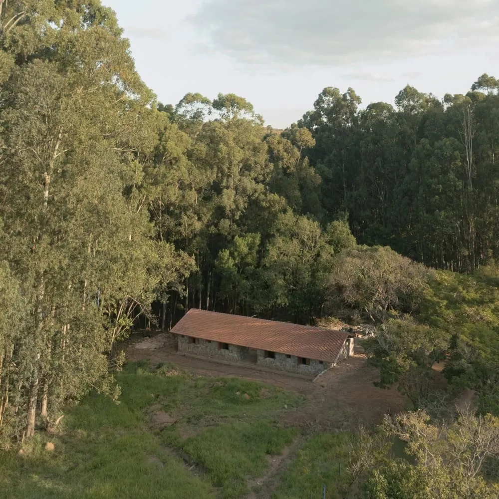 巴西伊图佩瓦的废墟住宅 messina | rivas