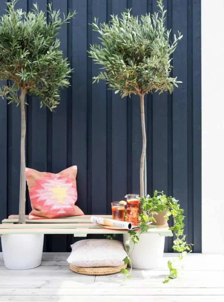 2. Banca de madera hecha con palets