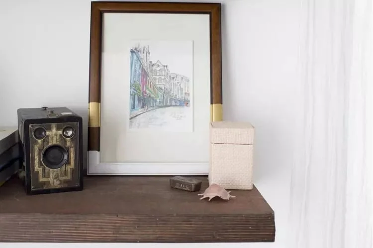 12. Marco pintado DIY para cuadros